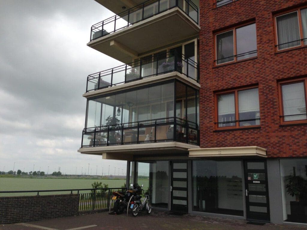 Balkonbeglazing sunflex SF25  dichtzetten balkon